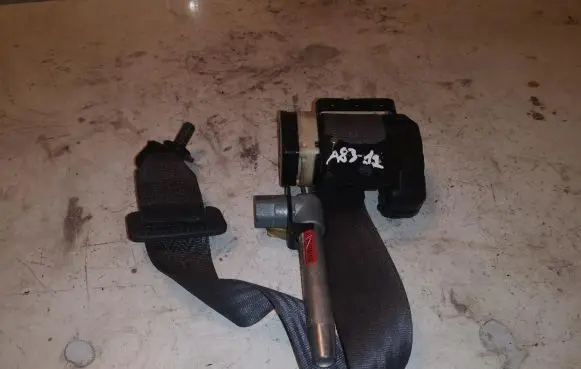 Volvo S80 Front seatbelt 570521400 A8311