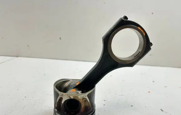 Mercedes-Benz E W212 Piston with connecting rod 65100