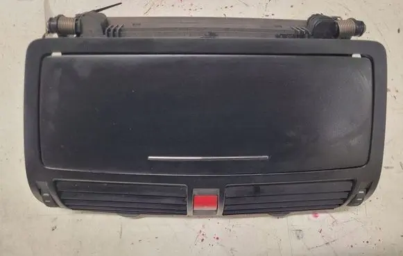 Skoda Octavia Mk2 (1Z) Dash center air vent grill 1Z0820951