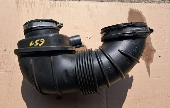 Mercedes-Benz C W204 Turbo air intake inlet pipe/hose A6510900437 A6510940697