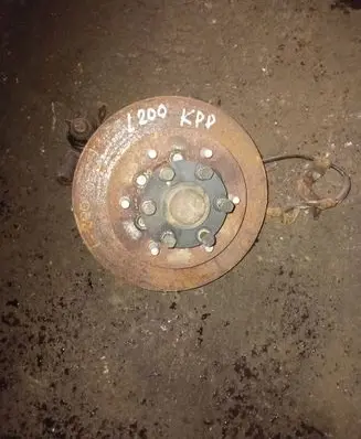 Mitsubishi L200 Front wheel hub