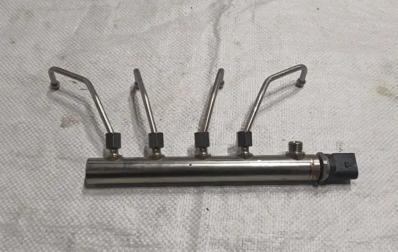 Fuel main line pipe