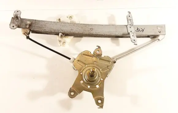 Rear door manual window regulator