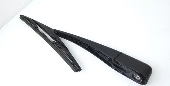 Rear wiper blade arm