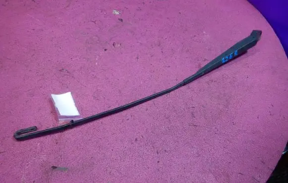 Volkswagen Polo Front wiper blade arm