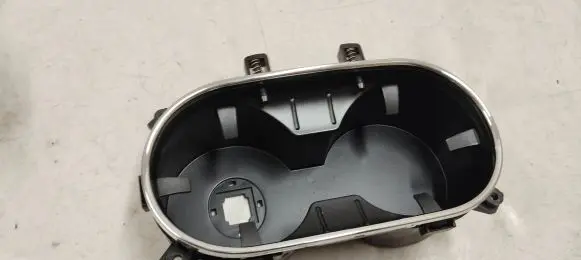 Cup holder front