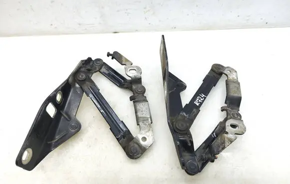 Audi TT TTS Mk2 Engine bonnet/hood hinges 8J0823302H 8J0823301H