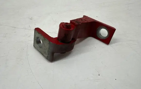 Audi Q2 - Front door upper hinge
