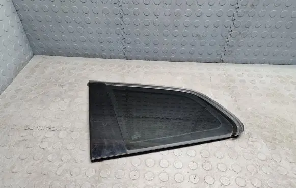 BMW X3 E83 Rear side window 43R-00021