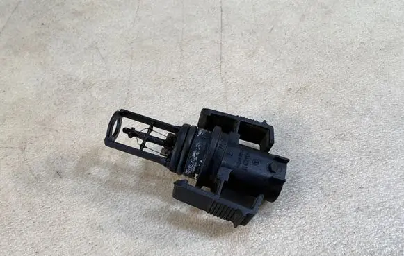 Mercedes-Benz G W461 W463 1st Gen Intake air temperature sensor A0005422818