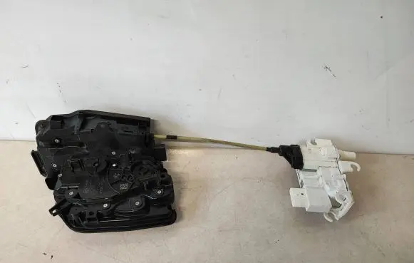 BMW 7 G11 G12 Rear door soft close latching motor 7477711 7386241