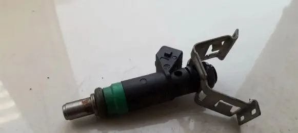 Ford Focus Fuel injector 98MFBC9F593 98MF-BC9F593