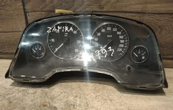 Opel Zafira A Speedometer (instrument cluster) 88311318 24461768JU
