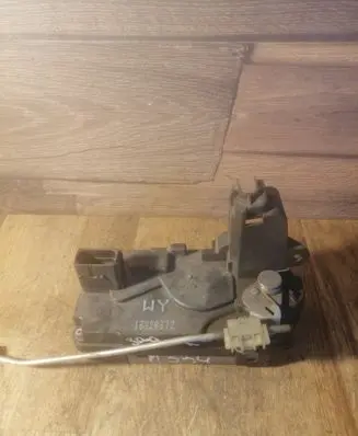 Opel Zafira B Rear door lock