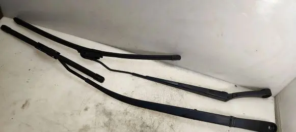 Hyundai ix35 Front wiper blade arm