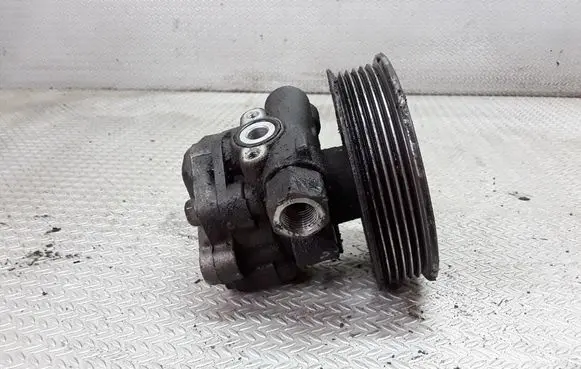 KIA Carens I Power steering pump OK2KC32600