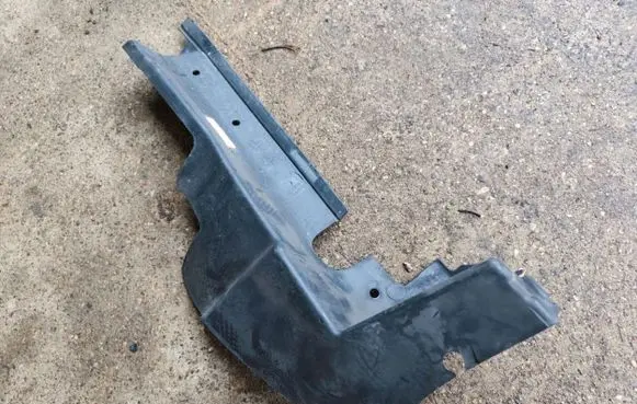 Chrysler 300 - 300C Intercooler air guide/duct channel 04806236AF