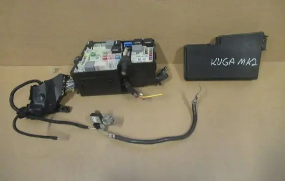 Ford Kuga II Relay mounting block AV6T14A142AB