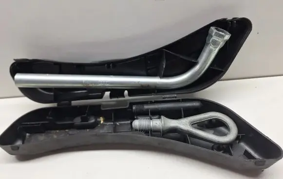Audi A4 S4 B7 8E 8H Wheel nut wrench 