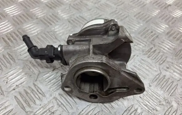 Nissan Juke I F15 Vacuum pump 1465000Q2C