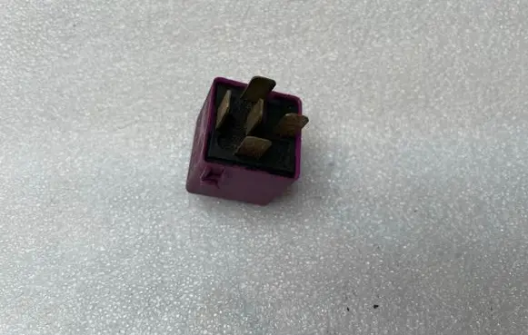 BMW 5 E39 Other relay 6136 1388911 V23134E59X107
