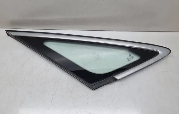 BMW 2 F46 Front triangle window/glass 2579128
