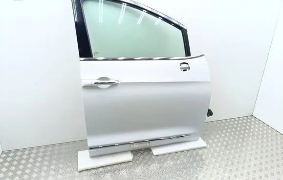 Chrysler Pacifica Front door