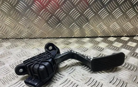 Toyota Prius (NHW20) Accelerator throttle pedal 7812047050