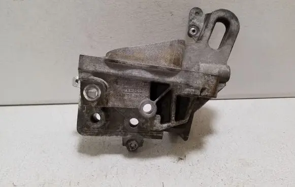 Ford Kuga II Engine mounting bracket BM5G6F001ED
