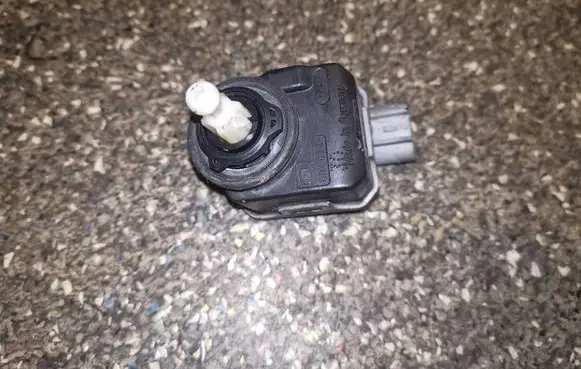 Headlight level adjustment motor