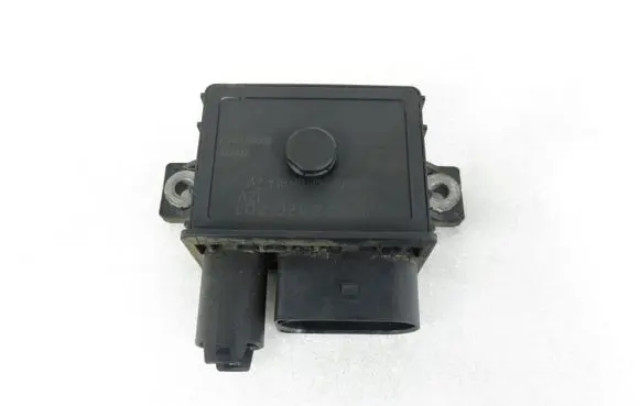 BMW 3 E46 Glow plug pre-heat relay 0522120701
