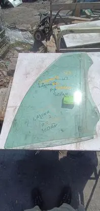 Renault Laguna II Front door window glass four-door 