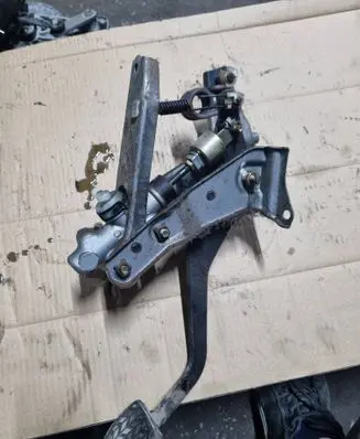 Toyota Previa (XR30, XR40) II Clutch pedal