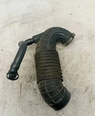 Audi A4 S4 B7 8E 8H Air intake hose/pipe 8E0129615Q