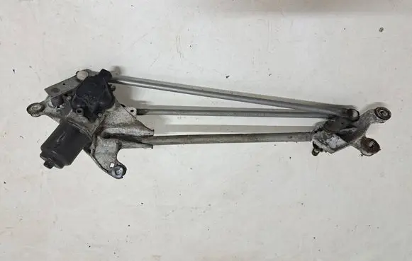 Honda CR-V Front wiper linkage and motor