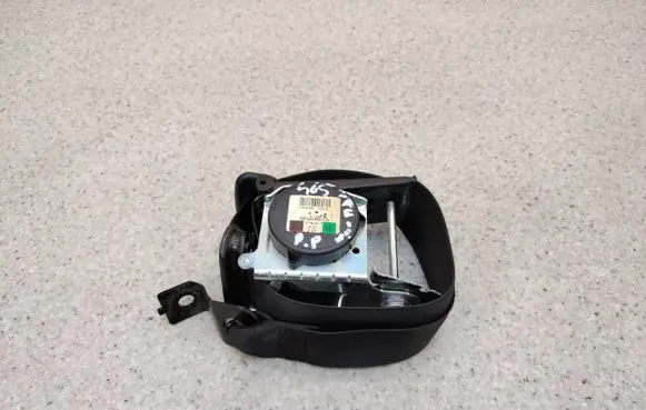 Opel Zafira B Front seatbelt F1324230 560834801D