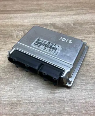 Audi A4 S4 B5 8D Engine control unit/module ECU 8D0907557S 0261204183