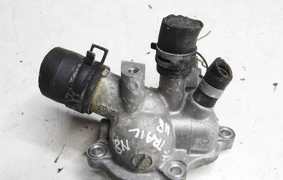 Nissan X-Trail T30 Thermostat housing af1aw98