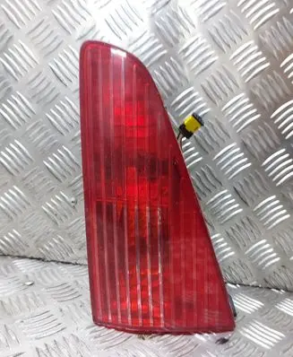 Peugeot 607 Tailgate rear/tail lights