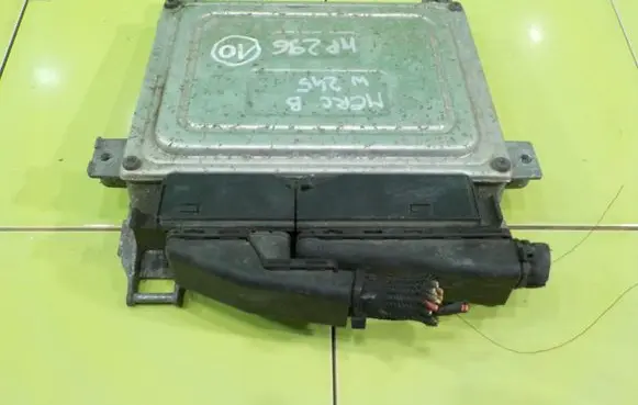Mercedes-Benz B W245 Engine control unit/module A2669000900