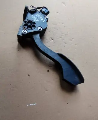 Toyota RAV 4 (XA30) Accelerator throttle pedal 7811042010 1988007270
