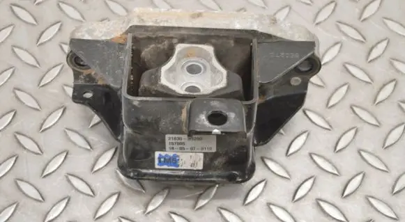 Hyundai Tucson TL Engine mount bracket 21830D3200