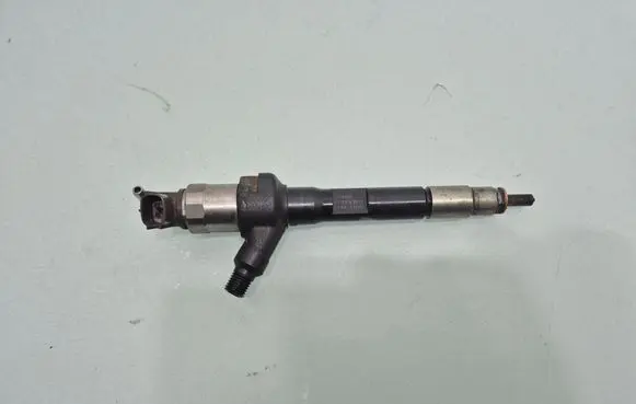 Mazda CX-7 Fuel injector R2AA13H50