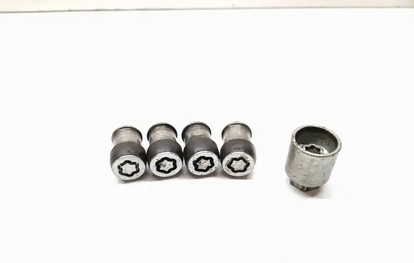 Jeep Grand Cherokee Anti-theft wheel nuts and lock 