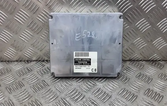 Toyota Avensis T250 Engine control unit/module 8966105c81
