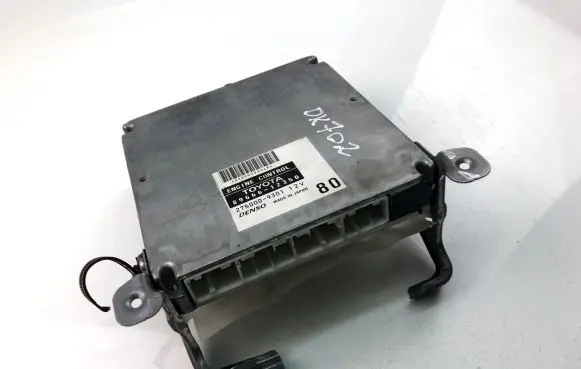 Toyota Corolla E120 E130 Engine control unit/module ECU 8966612350