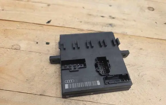 Audi A4 S4 B6 8E 8H Comfort/convenience module 8E0907279F