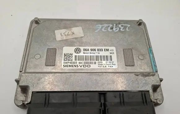 Volkswagen Golf V Engine control unit/module 06A906033EM 5WP40322