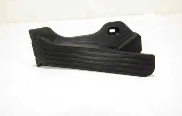 Accelerator throttle pedal
