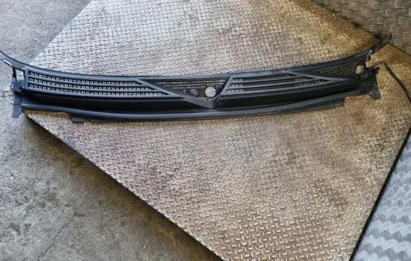 Cadillac Escalade Wiper trim 61705845 617058453